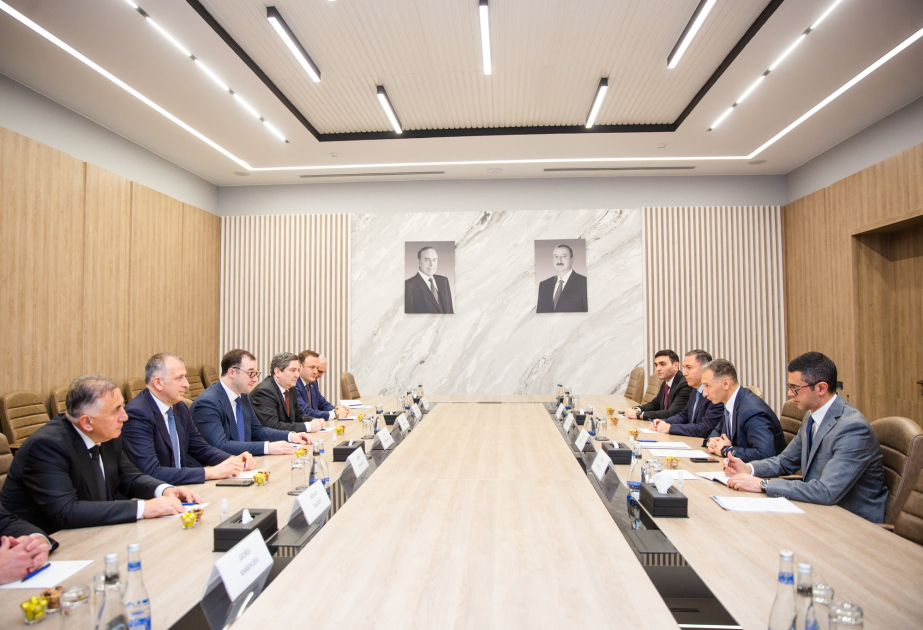 Azerbaiyán y Georgia debaten la cooperación en los sectores del transporte y las TIC