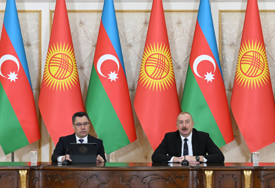 Les présidents Ilham Aliyev et Sadyr Japarov font des déclarations à la presse VIDEO