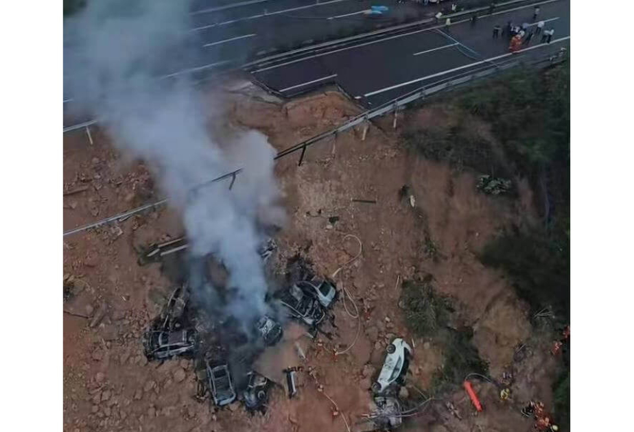 Çində magistral yolun çökməsi nəticəsində 19 nəfər ölüb - YENİLƏNİB