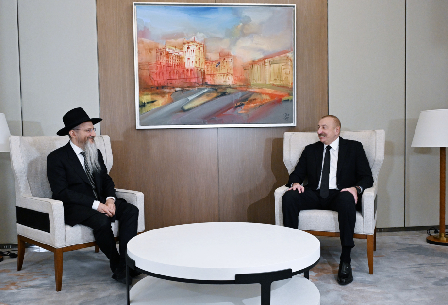 الرئيس إلهام علييف يلتقي الحاخام الأكبر في روسيا (محدث)