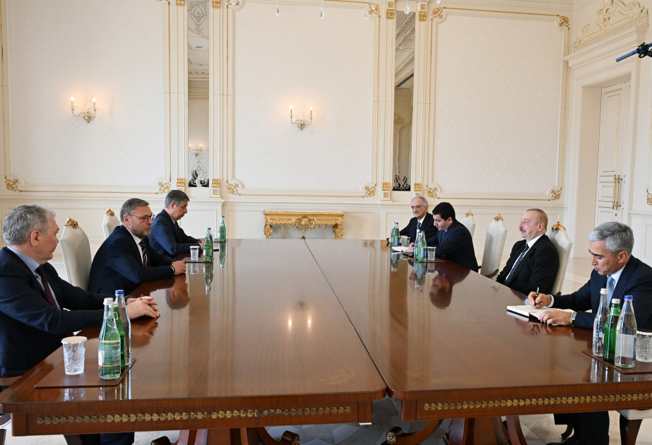 الرئيس إلهام علييف يستقبل نائب رئيس المجلس الاتحادي الروسي ورئيس اللجنة البرلمانية الروسية (محدث)