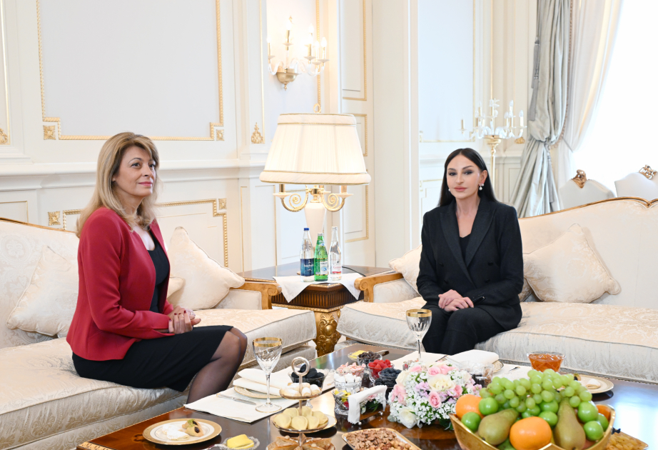 La Primera Dama azerbaiyana Mehriban Aliyeva se reunió con la Primera Dama búlgara Desislava Radeva