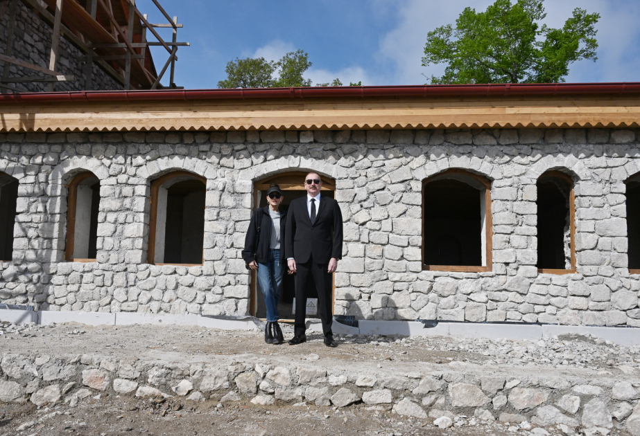 Президент Ильхам Алиев и первая леди Мехрибан Алиева ознакомились с реставрационными работами в доме-музее Узеира Гаджибейли в Шуше ОБНОВЛЕНО