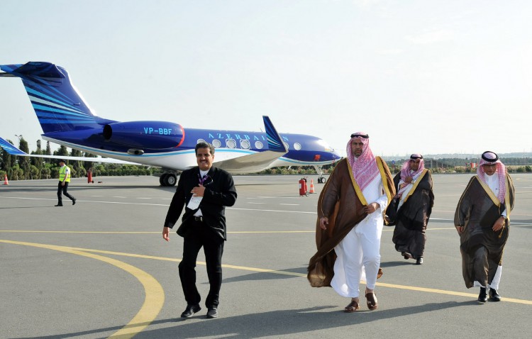 Саудовский принц прибыл в Баку (ФОТО)