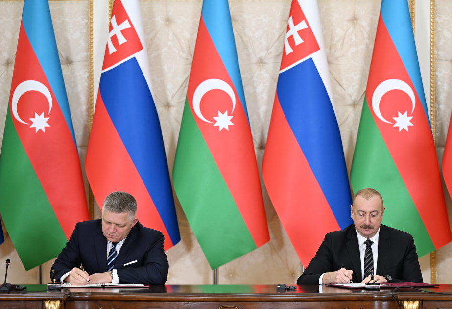 توقيع وثائق أذربيجان وسلوفاكيا