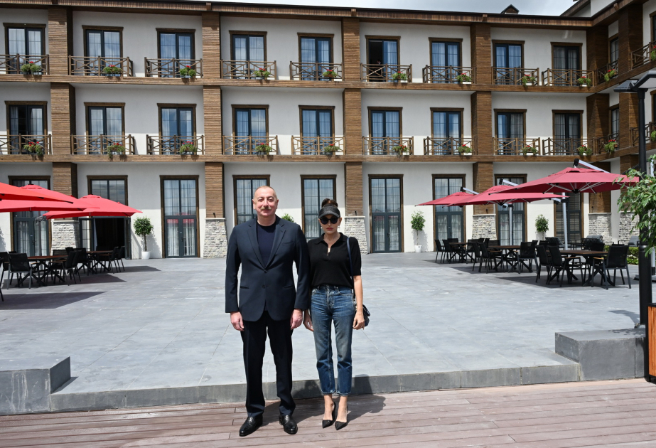 伊利哈姆·阿利耶夫总统和第一夫人梅赫丽班·阿利耶娃出席赞格兰区阿加雷酒店开业仪式