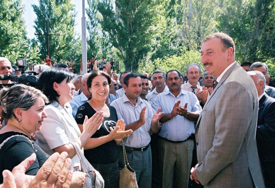 AZƏRBAYCAN PREZİDENTİ İLHAM ƏLİYEV GÜNƏŞLİ VƏ HÖVSAN QƏSƏBƏLƏRİNİN SAKİNLƏRİ İLƏ GÖRÜŞMÜŞDÜR