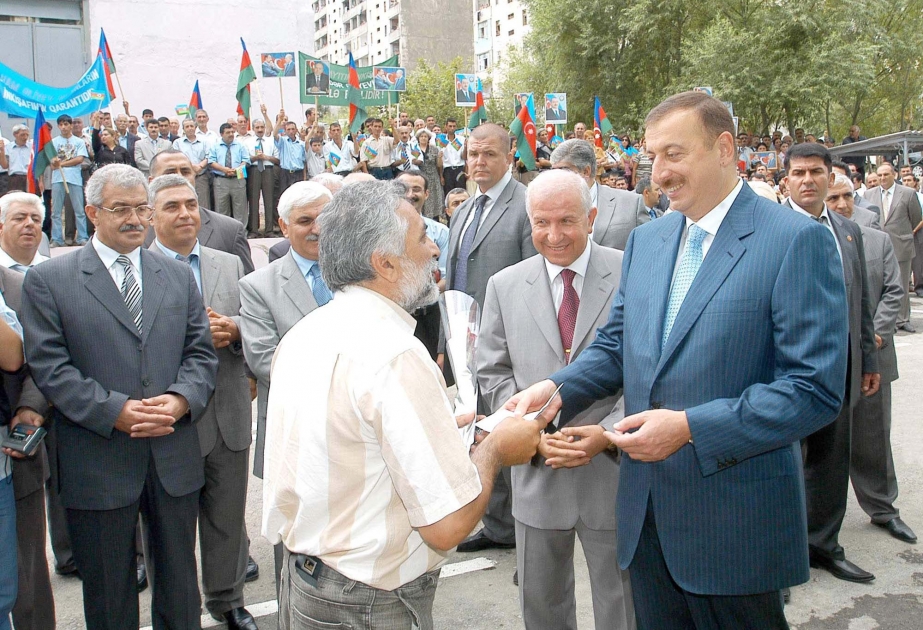 AZƏRBAYCAN PREZİDENTİ ŞƏHİD AİLƏLƏRİNƏ VƏ QARABAĞ MÜHARİBƏSİ ƏLİLLƏRİNƏ YENİ MƏNZİLLƏRİN ORDERLƏRİNİ TƏQDİM ETMİŞDİR