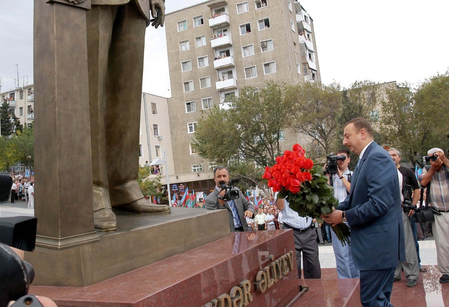 AZƏRBAYCAN PREZİDENTİ İLHAM ƏLİYEV SUMQAYITDA ÜMUMMİLLİ LİDER HEYDƏR ƏLİYEVİN ABİDƏ KOMPLEKSİNİN AÇILIŞI VƏ BUXAR-QAZ QURĞUSUNUN TƏMƏLİNİN QOYULMASI MƏRASİMLƏRİNDƏ İŞTİRAK ETMİŞDİR