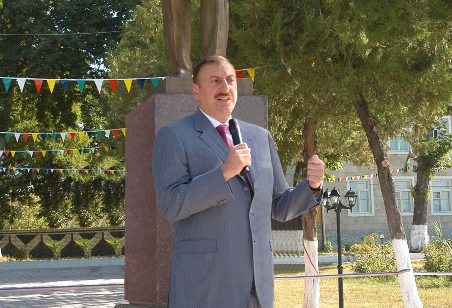 İLHAM ƏLİYEV: BİZİM MƏQSƏDİMİZ AZƏRBAYCANI ZƏNGİN, QÜDRƏTLİ DÖVLƏTƏ ÇEVİRMƏKDİR VƏ BUNA NAİL OLACAĞIQ  QƏBƏLƏ ŞƏHƏRİNDƏKİ HEYDƏR BAĞINDA RAYON SAKİNLƏRİ İLƏ GÖRÜŞDƏ AZƏRBAYCAN PREZİDENTİ İLHAM ƏLİYEVİN NİTQİ