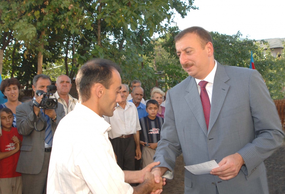 PREZİDENT İLHAM ƏLİYEV ƏLİLLƏRƏ VƏ ŞƏHİD AİLƏLƏRİNƏ YENİ MƏNZİLLƏRİN ORDERLƏRİNİ TƏQDİM ETMİŞDİR