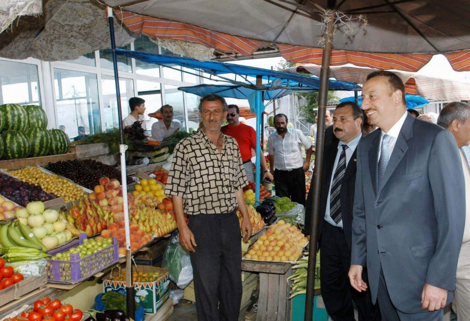 AZƏRBAYCAN PREZİDENTİ MAŞTAĞADAKI TİCARƏT MƏRKƏZİNDƏ VƏ BAZARDA OLMUŞDUR