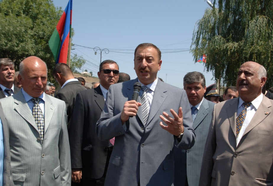 QIRMIZI QƏSƏBƏ SAKİNLƏRİ İLƏ GÖRÜŞ