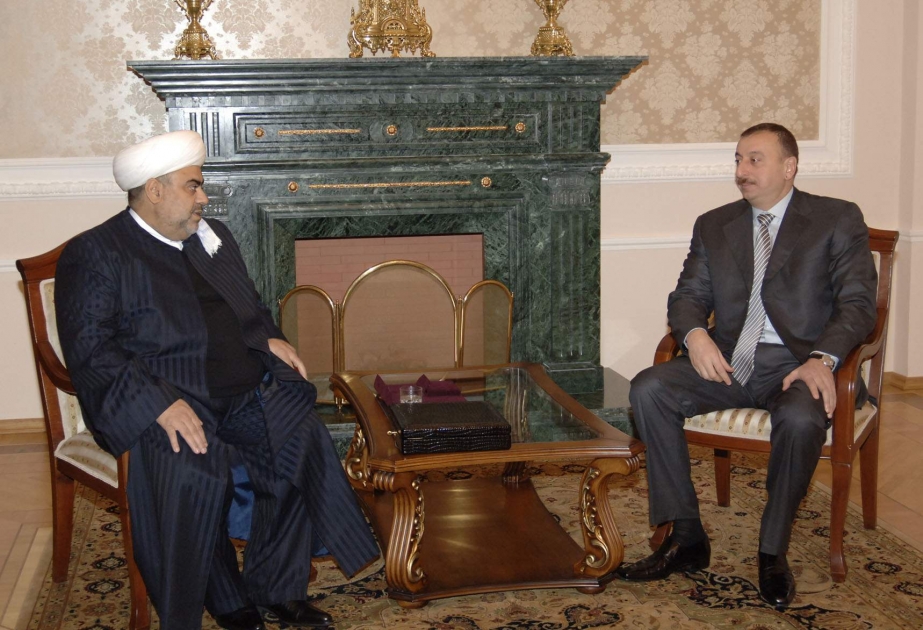 AZƏRBAYCAN PREZİDENTİ İLHAM ƏLİYEV ŞEYXÜLİSLAM HACI ALLAHŞÜKÜR PAŞAZADƏNİ VƏBİR QRUP DİN XADİMİNİ QƏBUL ETMİŞDİR