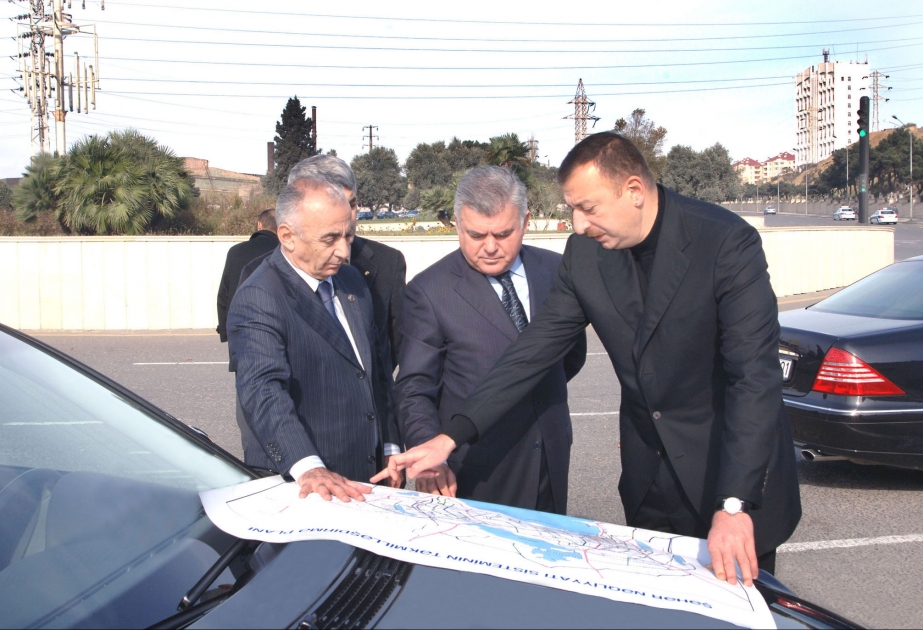 AZƏRBAYCAN PREZİDENTİ İLHAM ƏLİYEV PAYTAXTDA ABADLIQ VƏ QURUCULUQ İŞLƏRİNİN GEDİŞİ İLƏ MARAQLANMIŞ, SAKİNLƏRLƏ GÖRÜŞMÜŞ,ŞƏHƏRDAXİLİ YOLLARIN GENİŞLƏNDİRİLMƏSİ VƏ KÖRPÜLƏRİN SALINMASI BARƏDƏ MÜVAFİQ TAPŞIRIQLAR VERMİŞDİR