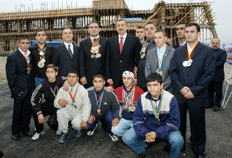 QAZAX OLİMPİYA İDMAN KOMPLEKSİNİN TİKİNTİSİ İLƏ TANIŞLIQ