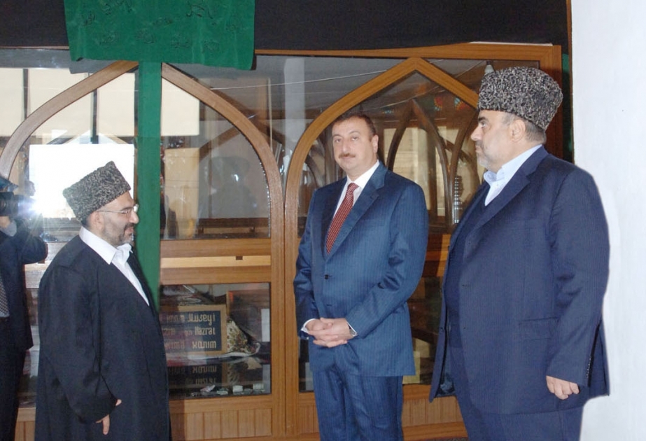 AZƏRBAYCAN PREZİDENTİ İLHAM ƏLİYEV BİBİHEYBƏT MƏSCİD-ZİYARƏTGAH KOMPLEKSİNDƏ OLMUŞDUR