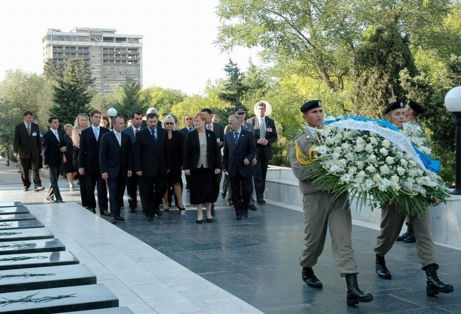 ŞƏHİDLƏRİN XATİRƏSİNƏ EHTİRAM