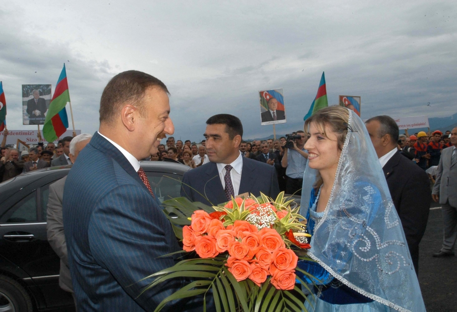 PREZİDENT İLHAM ƏLİYEV ASTARA RAYONUNA GƏLMİŞDİR  MODUL TİPLİ ELEKTRİK STANSİYASININ TƏMƏLİNİN QOYULMASI MƏRASİMİ