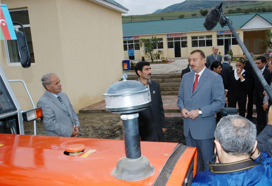 TİCARƏT MƏRKƏZİ İŞSİZLİYİN ARADAN QALDIRILMASINA KÖMƏK EDİR