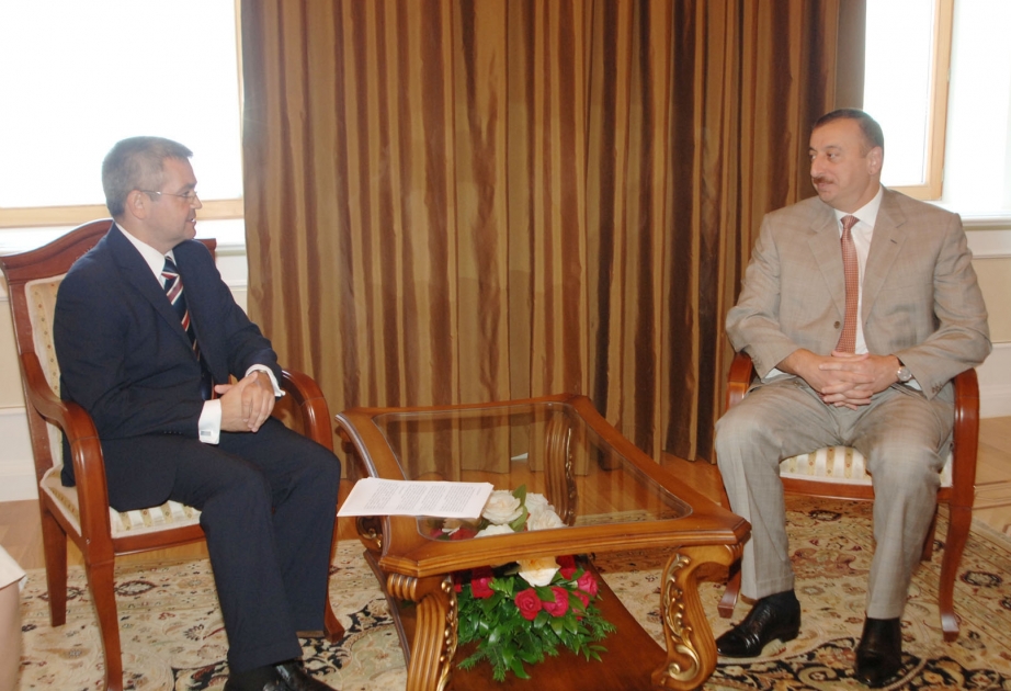 AZƏRBAYCAN PREZİDENTİ İLHAM ƏLİYEV POLŞANIN ÖLKƏMİZDƏ YENİ TƏYİN OLUNMUŞ SƏFİRİNİN ETİMADNAMƏSİNİ QƏBUL ETMİŞDİR
