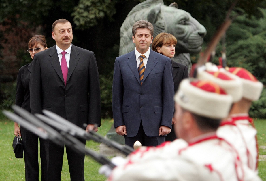 ALEKSANDR NEVSKİ MEYDANINDA RƏSMİ QARŞILANMA MƏRASİMİ
