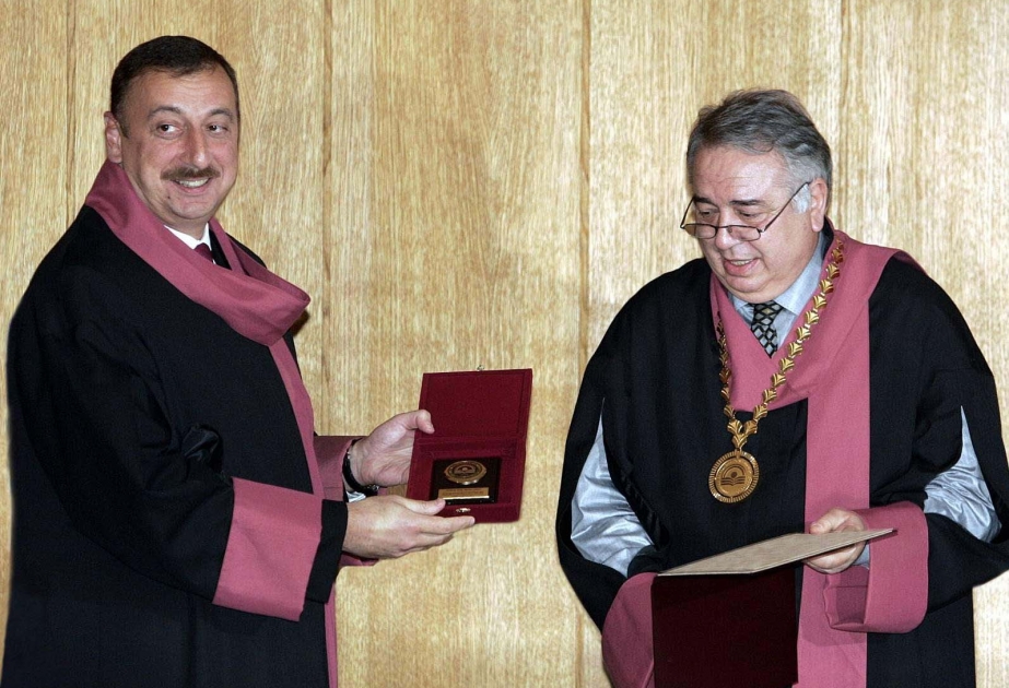 AZƏRBAYCAN PREZİDENTİ İLHAM ƏLİYEVƏ BOLQARISTAN MİLLİ VƏ DÜNYA TƏSƏRRÜFATI UNİVERSİTETİNİN FƏXRİ PROFESSORU ADI VERİLMİŞDİR