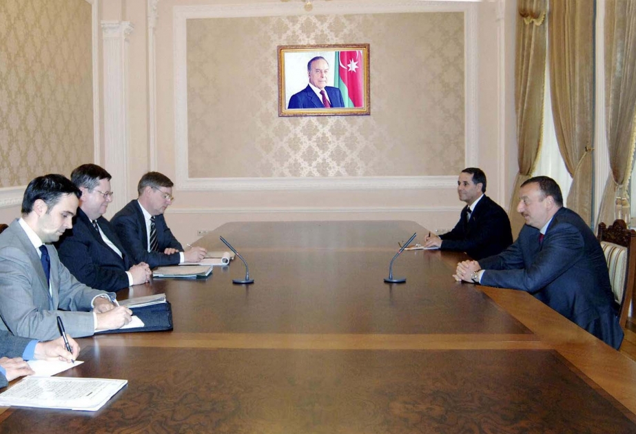 AZƏRBAYCAN PREZİDENTİ İLHAM ƏLİYEV NATO BAŞ KATİBİNİN CƏNUBİ QAFQAZ VƏ ORTA ASİYA ÜZRƏ XÜSUSİ NÜMAYƏNDƏSİ ROBERT SİMMONSUN RƏHBƏRLİK ETDİYİ NÜMAYƏNDƏ HEYƏTİNİ QƏBUL ETMİŞDİR