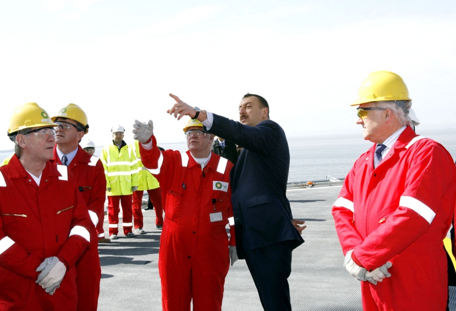 AZƏRBAYCAN PREZİDENTİ İLHAM ƏLİYEV “ŞAHDƏNİZ” QAZ İXRACI LAYİHƏSİ ÜZRƏ TİKİLƏN TPG-500 ÖZÜQALXAN PLATFORMASININ İNŞASININ BAŞA ÇATMASINA HƏSR OLUNMUŞ MƏRASİMDƏ İŞTİRAK ETMİŞDİR