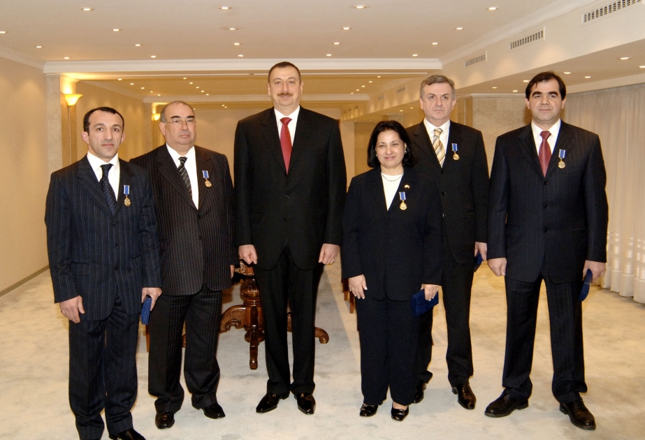 AZƏRBAYCAN PREZİDENTİ İLHAM ƏLİYEV BİR QRUP İCTİMAİ XADİMƏ “ŞÖHRƏT” ORDENİ TƏQDİM ETMİŞDİR