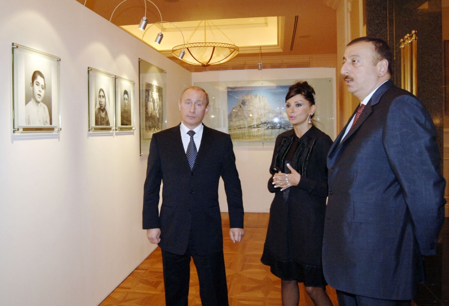 RUSİYA PREZİDENTİ VLADİMİR PUTİN HEYDƏR ƏLİYEV FONDUNDA OLMUŞDUR
