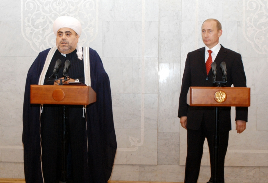 RUSİYA FEDERASİYASININ PREZİDENTİNƏ ŞEYXÜLİSLAM ORDENİ TƏQDİM EDİLMİŞDİR