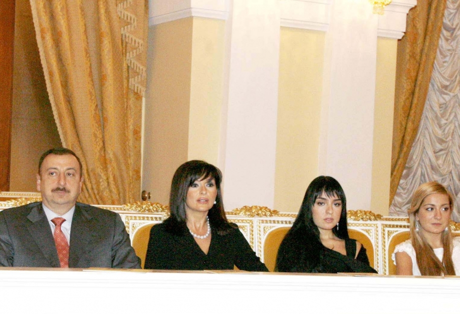 DAHİ BƏSTƏKAR DMİTRİ ŞOSTAKOVİÇİN 100 İLLİK YUBİLEYİNƏ HƏSR OLUNMUŞ BEYNƏLXALQ FESTİVALIN TƏNTƏNƏLİ AÇILIŞI  AZƏRBAYCAN PREZİDENTİ İLHAM ƏLİYEV MƏRASİMDƏ İŞTİRAK ETMİŞDİR