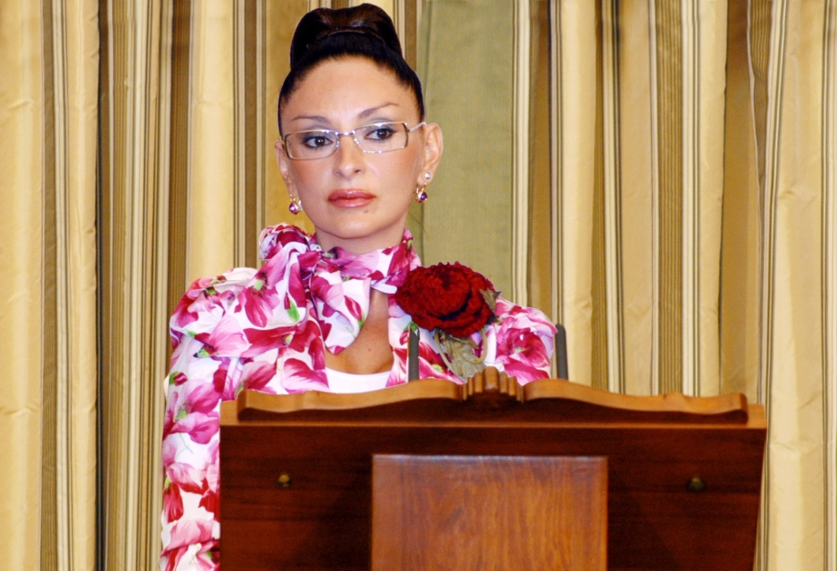 “THE PUSHKIN LIBRARY” RUSSIAN FUND DONATES BOOKS TO HEYDAR ALIYEV FOUNDATION