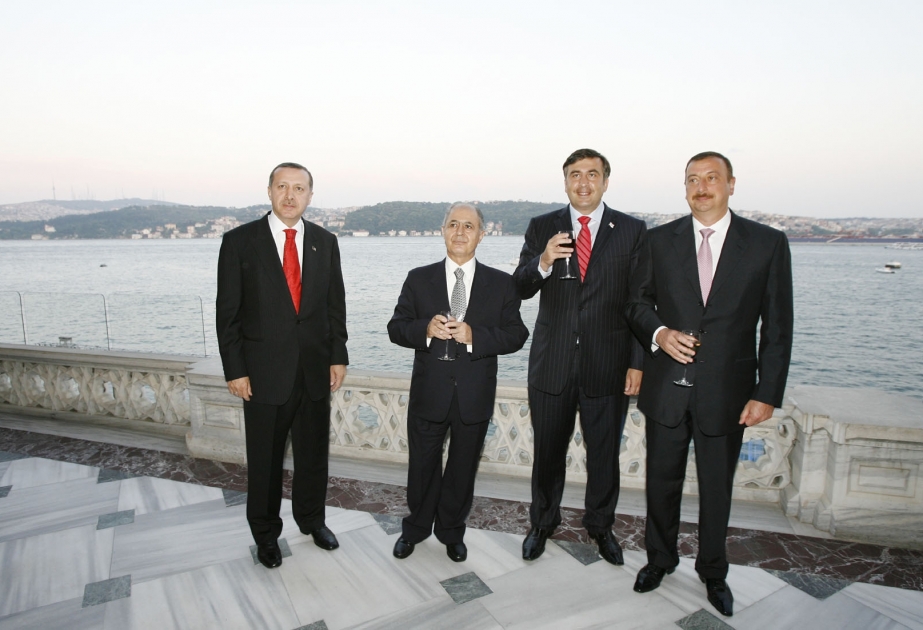 TÜRKİYƏ PREZİDENTİ ADINDAN RƏSMİ ZİYAFƏT