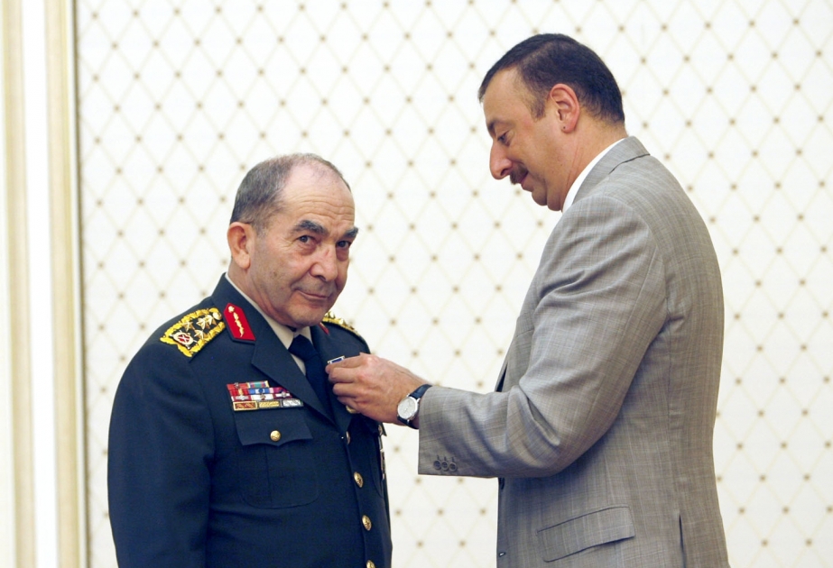 AZƏRBAYCAN PREZİDENTİ İLHAM ƏLİYEV TÜRKİYƏ CÜMHURİYYƏTİ SİLAHLI QÜVVƏLƏRİNİN BAŞ QƏRARGAH RƏİSİ ORDU GENERALI HİLMİ ÖZKÖKÜ QƏBUL ETMİŞDİR