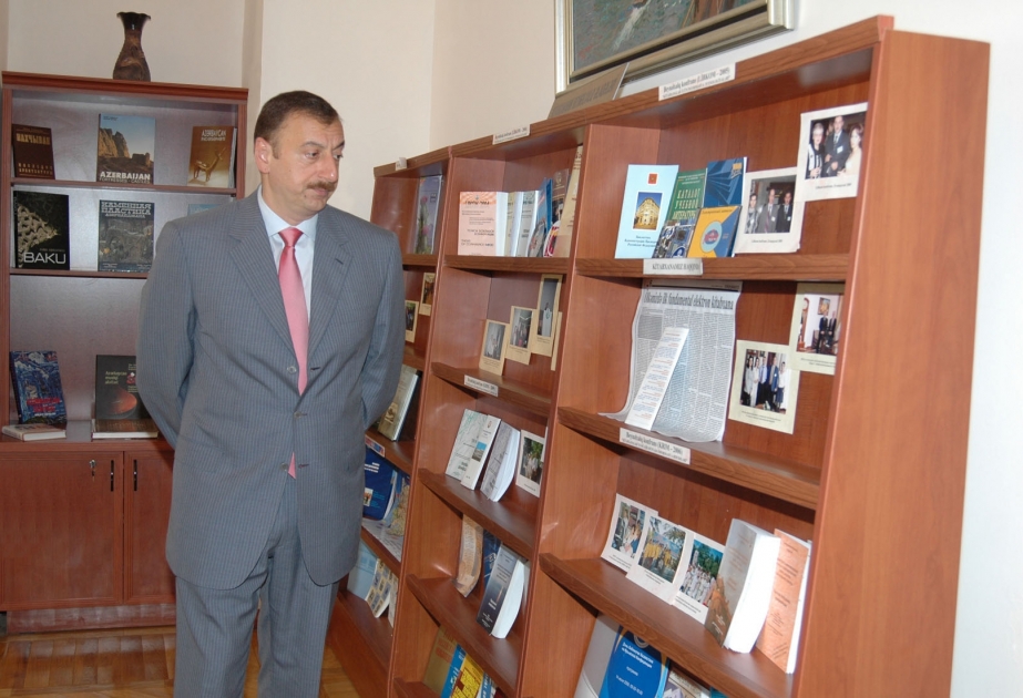 AZƏRBAYCAN PREZİDENTİ İLHAM ƏLİYEV PREZİDENTİN İŞLƏR İDARƏSİNİN KİTABXANASINDA OLMUŞDUR