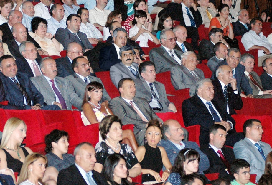 ÜZEYİR HACIBƏYOVUN ANADAN OLMASININ 120 İLLİYİNƏ HƏSR EDİLMİŞ MUĞAM KONSERTİ AZƏRBAYCAN PREZİDENTİ İLHAM ƏLİYEV KONSERTDƏ OLMUŞDUR