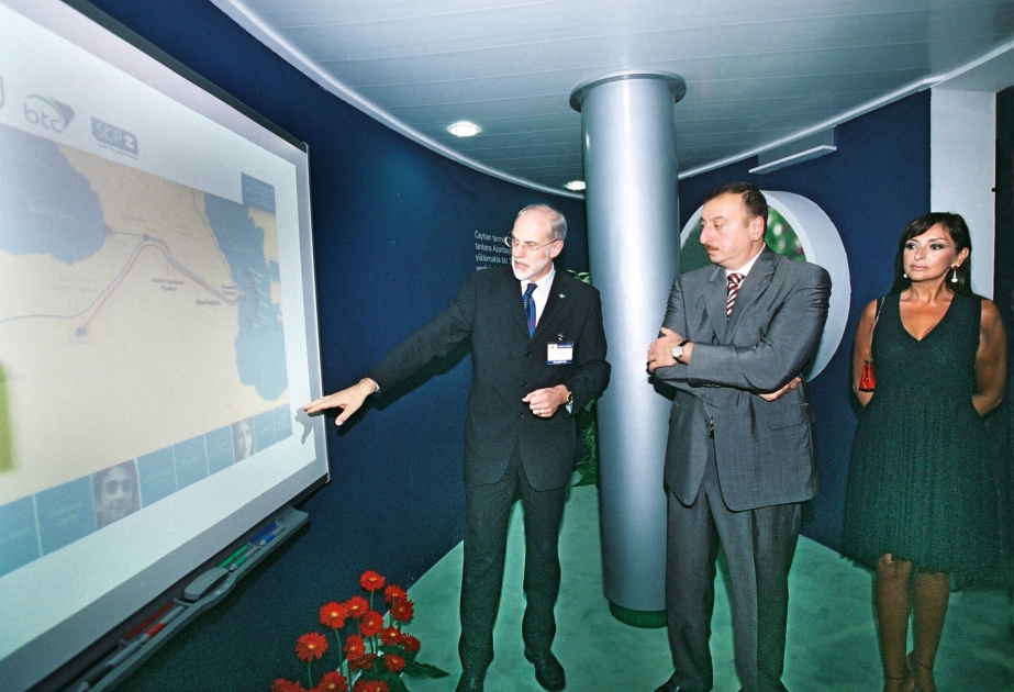 BAKIDA “XƏZƏR NEFT, QAZ, NEFTAYIRMA VƏ NEFT KİMYASI-2006” XIII BEYNƏLXALQ SƏRGİ VƏ KONFRANSI AÇILMIŞDIR AZƏRBAYCAN PREZİDENTİ İLHAM ƏLİYEV AÇILIŞ MƏRASİMİNDƏ İŞTİRAK ETMİŞDİR