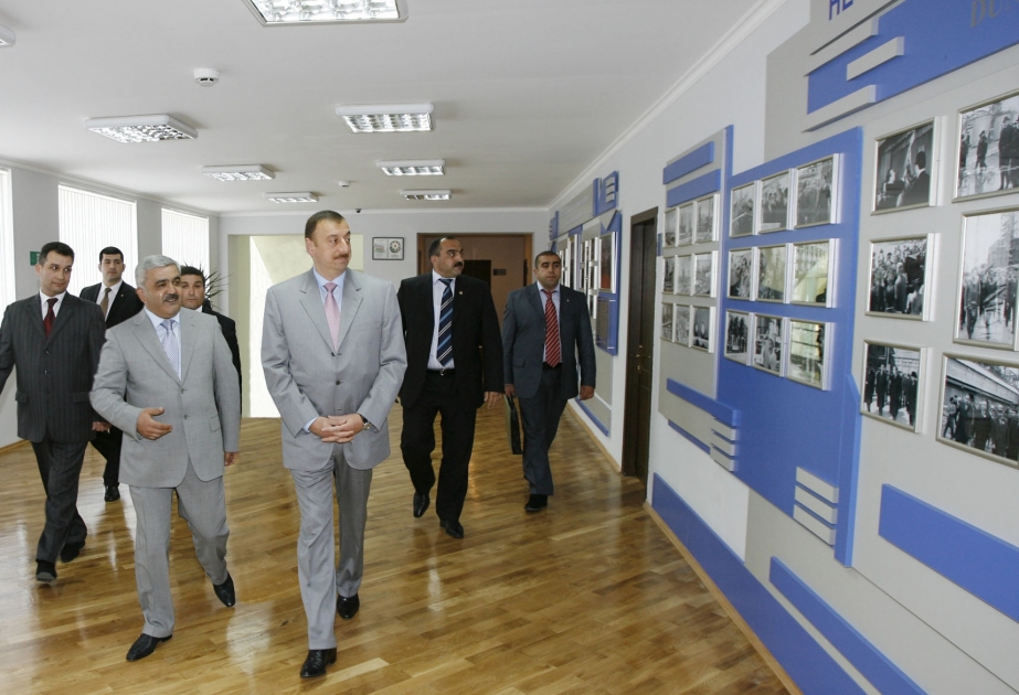 AZƏRBAYCAN PREZİDENTİ İLHAM ƏLİYEV ULU ÖNDƏR HEYDƏR ƏLİYEVİN ADINI DAŞIYAN NEFT EMALI ZAVODUNUN PEŞƏ TƏHSİLİ MƏRKƏZİ İLƏ TANIŞ OLMUŞDUR