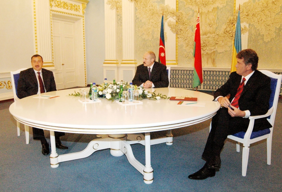 AZƏRBAYCAN, BELARUS VƏ UKRAYNA PREZİDENTLƏRİNİN ÜÇTƏRƏFLİ GÖRÜŞÜ