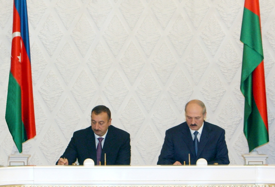 SƏNƏDLƏRİN İMZALANMASI