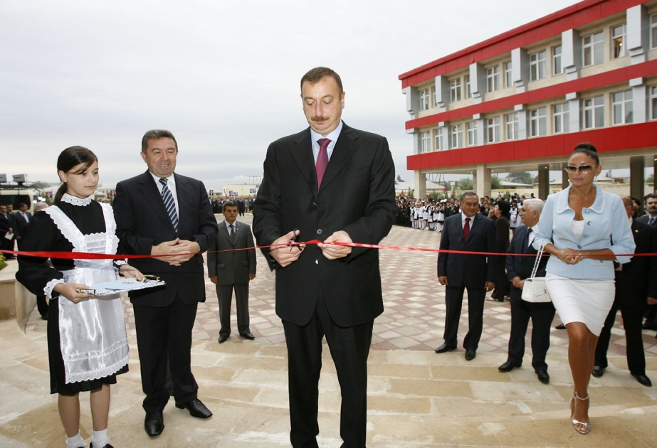 BAKININ ZABRAT QƏSƏBƏSİNDƏKİ 307 NÖMRƏLİ ORTA MƏKTƏBİN TƏNTƏNƏLİ AÇILIŞI OLMUŞDUR AZƏRBAYCAN PREZİDENTİ İLHAM ƏLİYEV MƏRASİMDƏ İŞTİRAK ETMİŞDİR