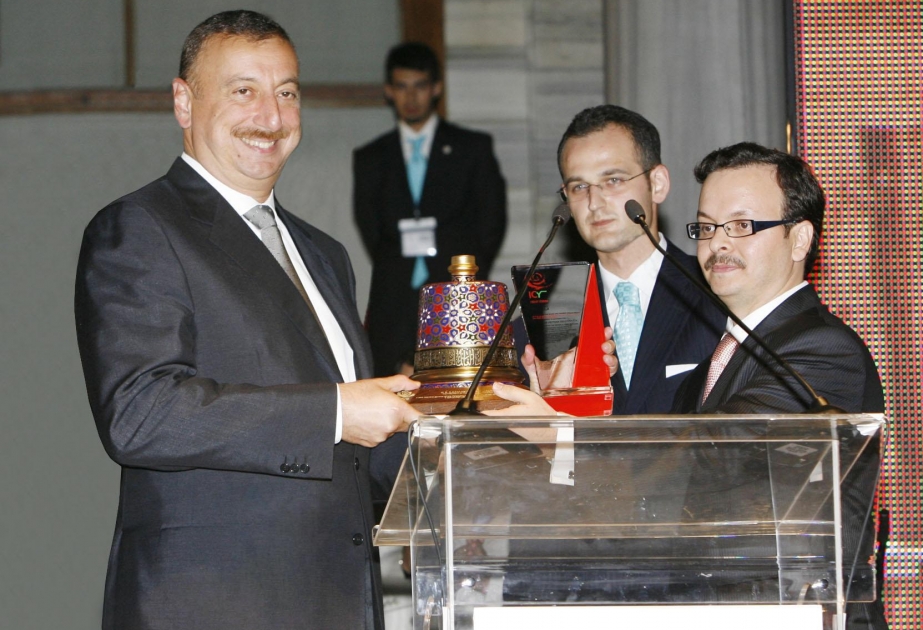 İSLAM KONFRANSI TƏŞKİLATININ DİALOQ VƏ ƏMƏKDAŞLIQ UĞRUNDA GƏNCLƏR FORUMUNUN DAİMİ QƏRARGAHININ TƏNTƏNƏLİ AÇILIŞ MƏRASİMİ AZƏRBAYCAN PREZİDENTİ İLHAM ƏLİYEV MƏRASİMDƏ İŞTİRAK ETMİŞDİR