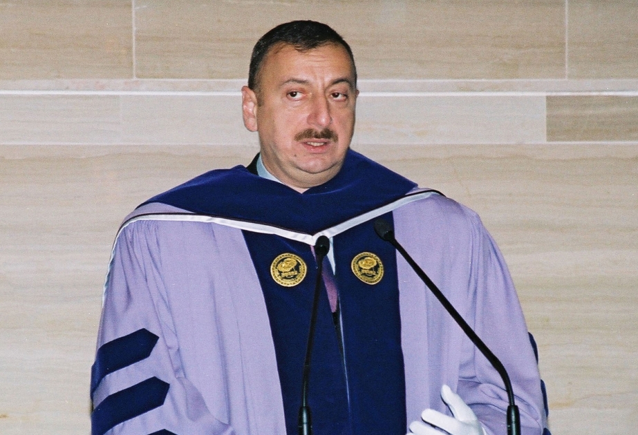 AZƏRBAYCAN PREZİDENTİ İLHAM ƏLİYEVƏ KYUNQ HE UNİVERSİTETİNİN FƏXRİ DOKTORU ADI VERİLMİŞDİR