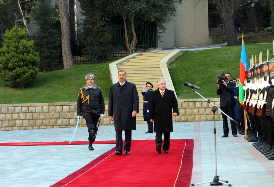PREZİDENT SARAYINDA RƏSMİ QARŞILANMA