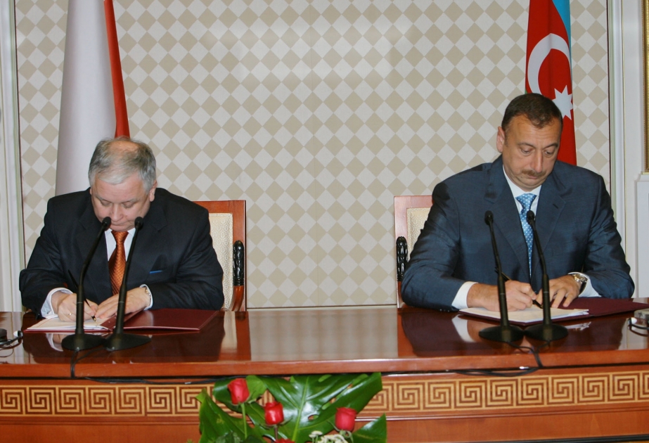 AZƏRBAYCAN VƏ POLŞA PREZİDENTLƏRİ BİRGƏ BƏYANNAMƏ İMZALAMIŞLAR