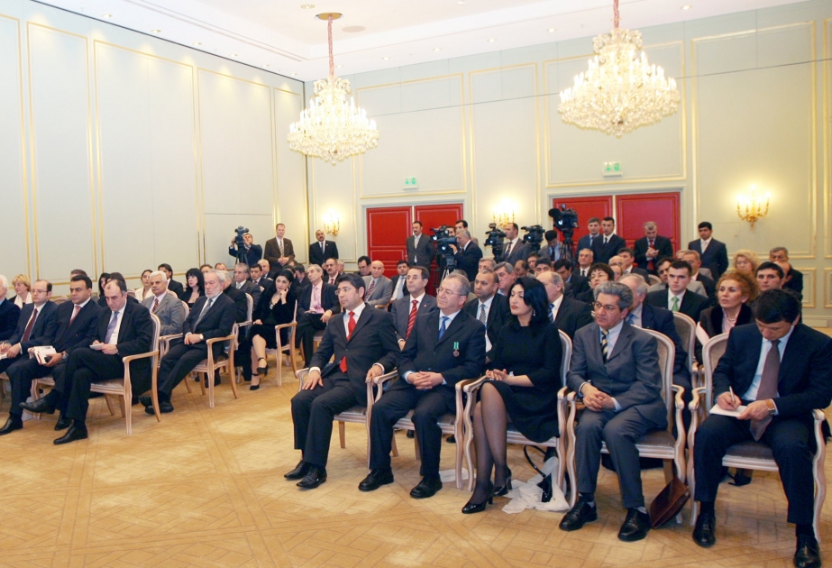 AZƏRBAYCAN PREZİDENTİ İLHAM ƏLİYEVİN ALMANİYADA FƏALİYYƏT GÖSTƏRƏN AZƏRBAYCAN CƏMİYYƏTLƏRİNİN SƏDRLƏRİ İLƏ GÖRÜŞÜ