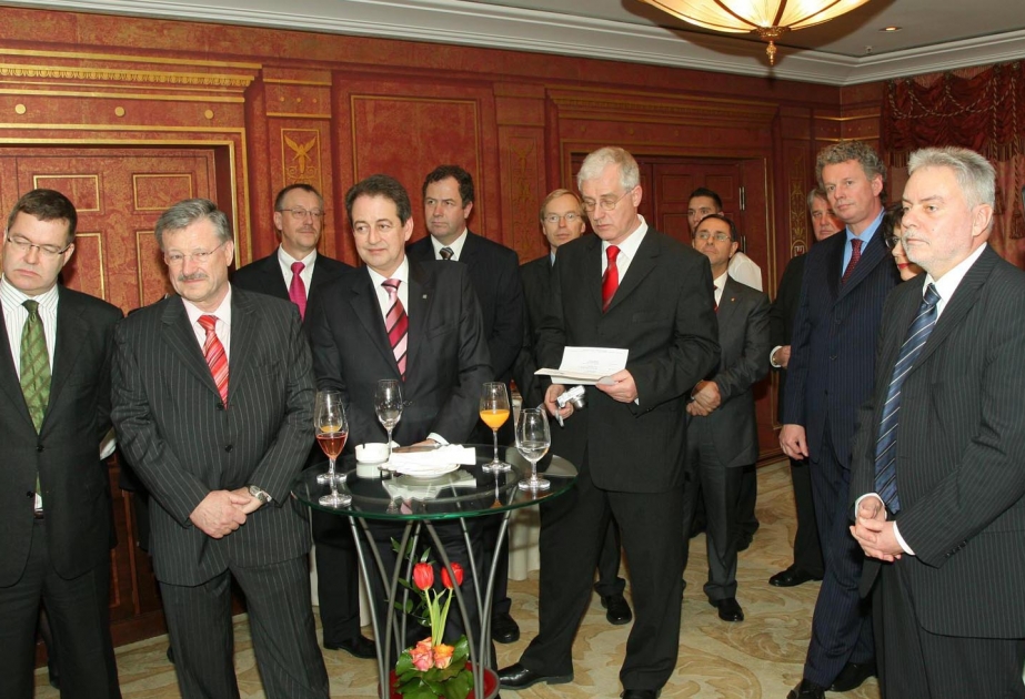 AZƏRBAYCAN PREZİDENTİ İLHAM ƏLİYEVİN ALMANİYA ŞİRKƏTLƏRİNİN RƏHBƏRLƏRİ İLƏ GÖRÜŞÜ