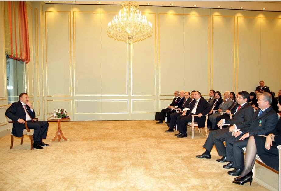 AZƏRBAYCAN PREZİDENTİ İLHAM ƏLİYEVİN ALMANİYADA FƏALİYYƏT GÖSTƏRƏN AZƏRBAYCAN CƏMİYYƏTLƏRİNİN SƏDRLƏRİ İLƏ GÖRÜŞÜ